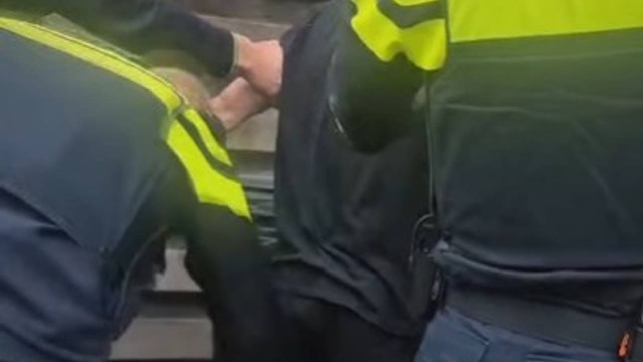 De verdachten werden aangehouden (foto: Instagram wijkagenten Breda Zuidwest).