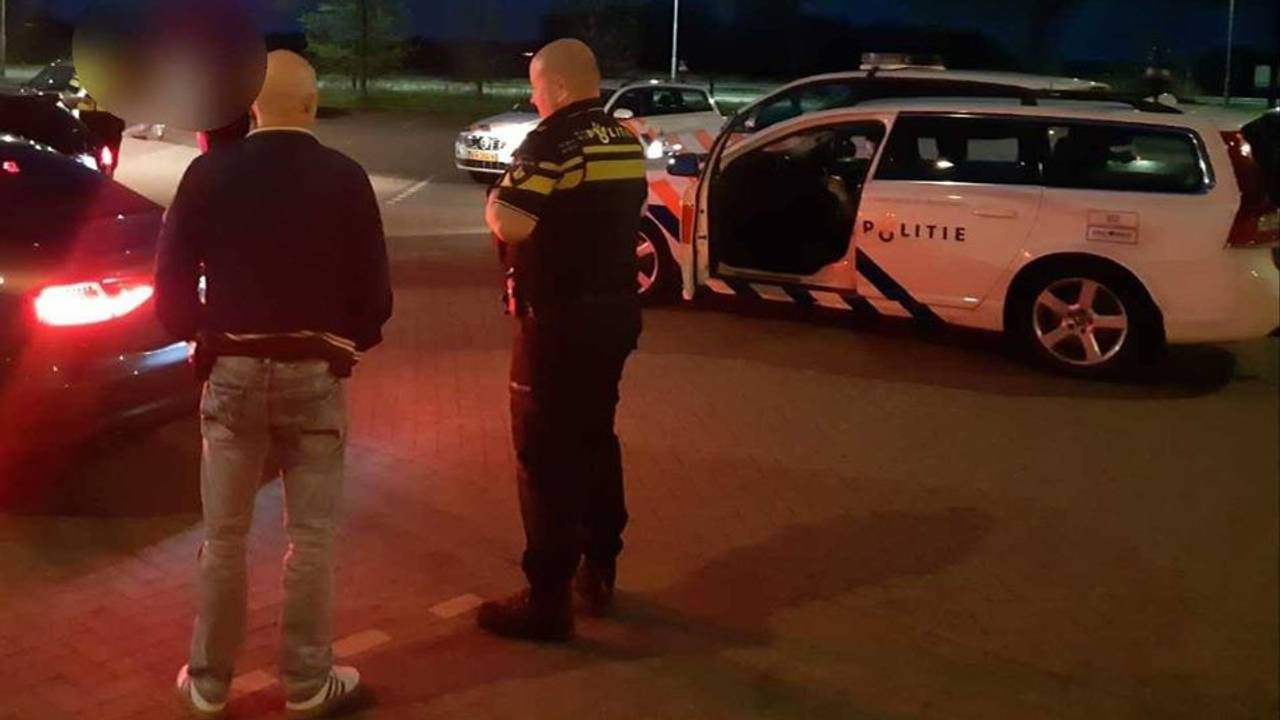 De automobilist werd tot stoppen gedwongen (foto: Facebook Team Verkeer Oost-Brabant).