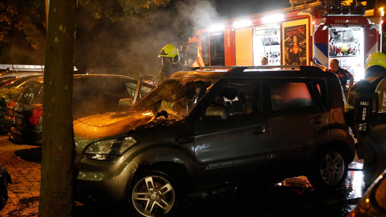 De autobrand werd waarschijnlijk veroorzaakt door een technisch defect (foto: Christian Traets/SQ Vision).