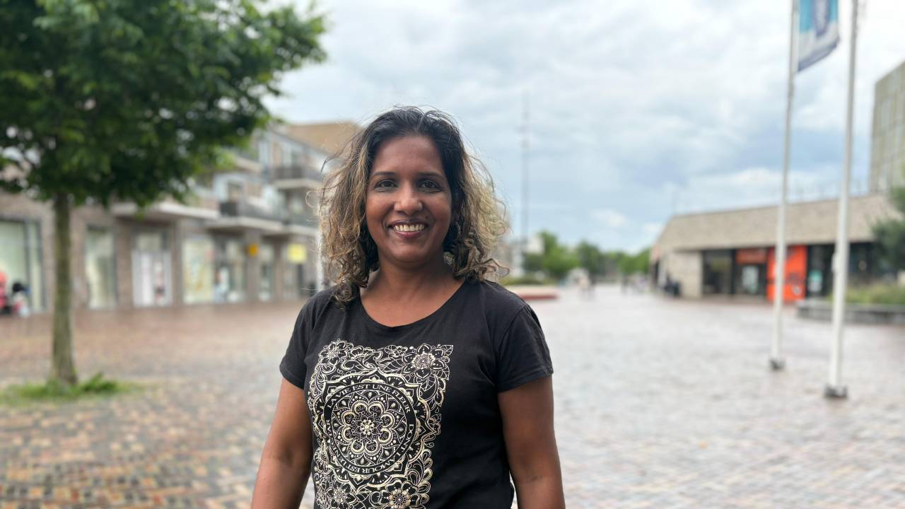 Angela Harpal op het Wagnerplein in Tilburg Noord (foto: Pieter Soethout)