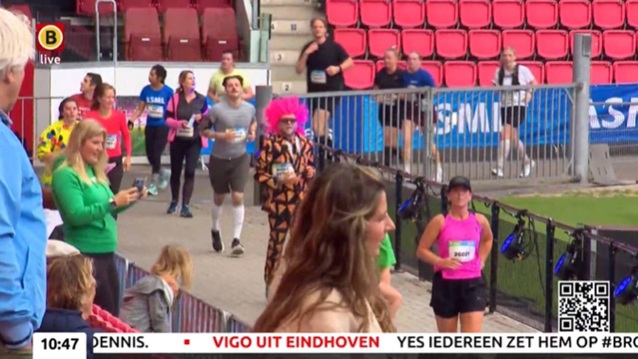 Rennen door het Philips Stadion.