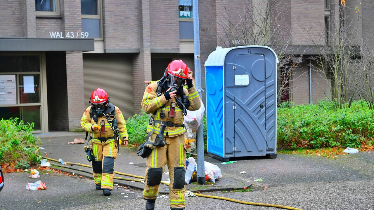 Brandweer bij appartementencomplex Veldhoven (foto: SQ Vision)  