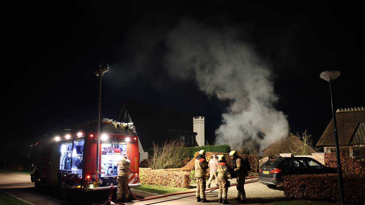 Er kwam veel rook vrij bij de brand in Sint-Oedenrode (foto: Sander van Gils/SQ Vision).