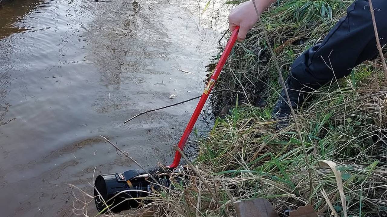 Eén van de opgeviste lachgascilinders (foto: instagrampagina jeugdboa's Eindhoven).