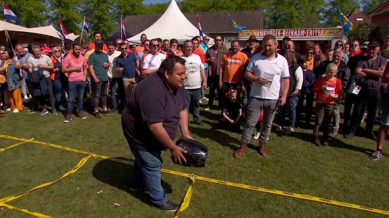 Hoevense kampioenschap airfryer werpen.