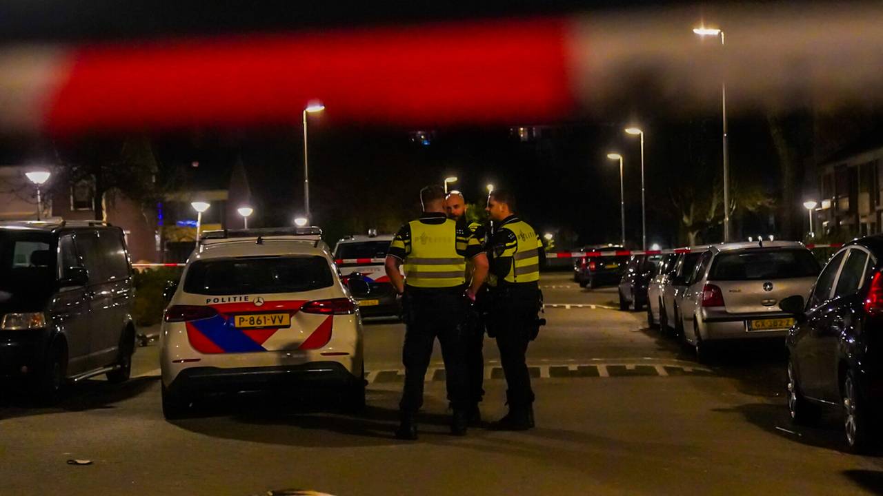 De politie was met een aantal auto's paraat (foto: Dave Hendriks/SQ Vision Mediaprodukties).