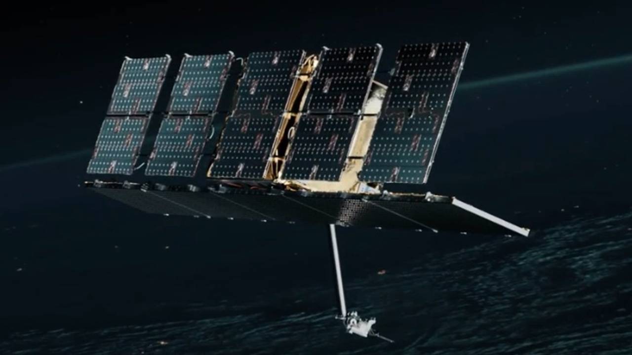 De eerste operationele satelliet van defensie: de vier meter brede 'SAR' (foto: defensie)