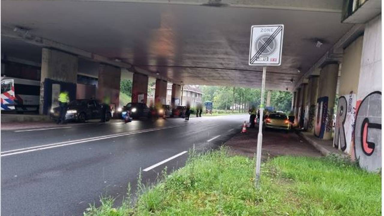 De verkeerscontrole in het district Hart van Brabant vond op vier locaties plaats tussen acht uur 's avonds en halfvier 's nachts (foto: Instagram politie Langstraat).