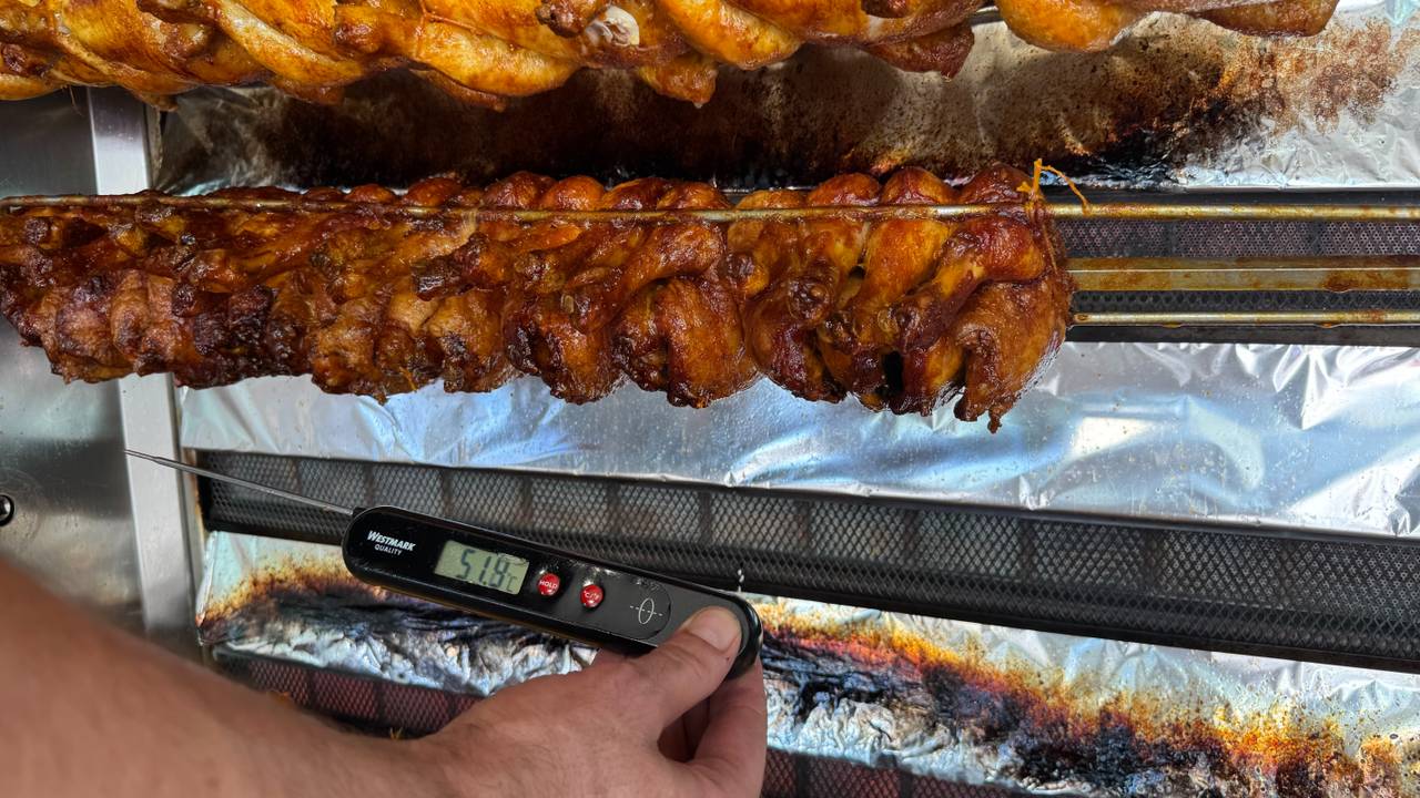 Voor de ovens is het ver boven de vijftig graden (foto: Omroep Brabant).