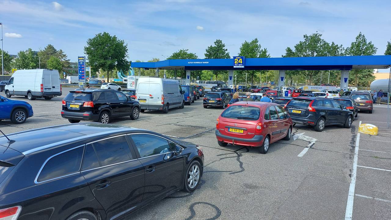 Drukte bij het tankstation