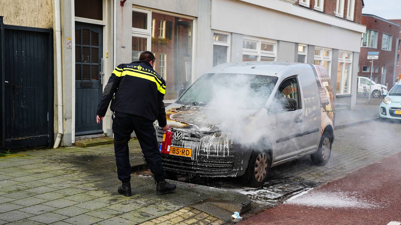 Auto in brand (foto: Erik Haverhals/SQ Vision).