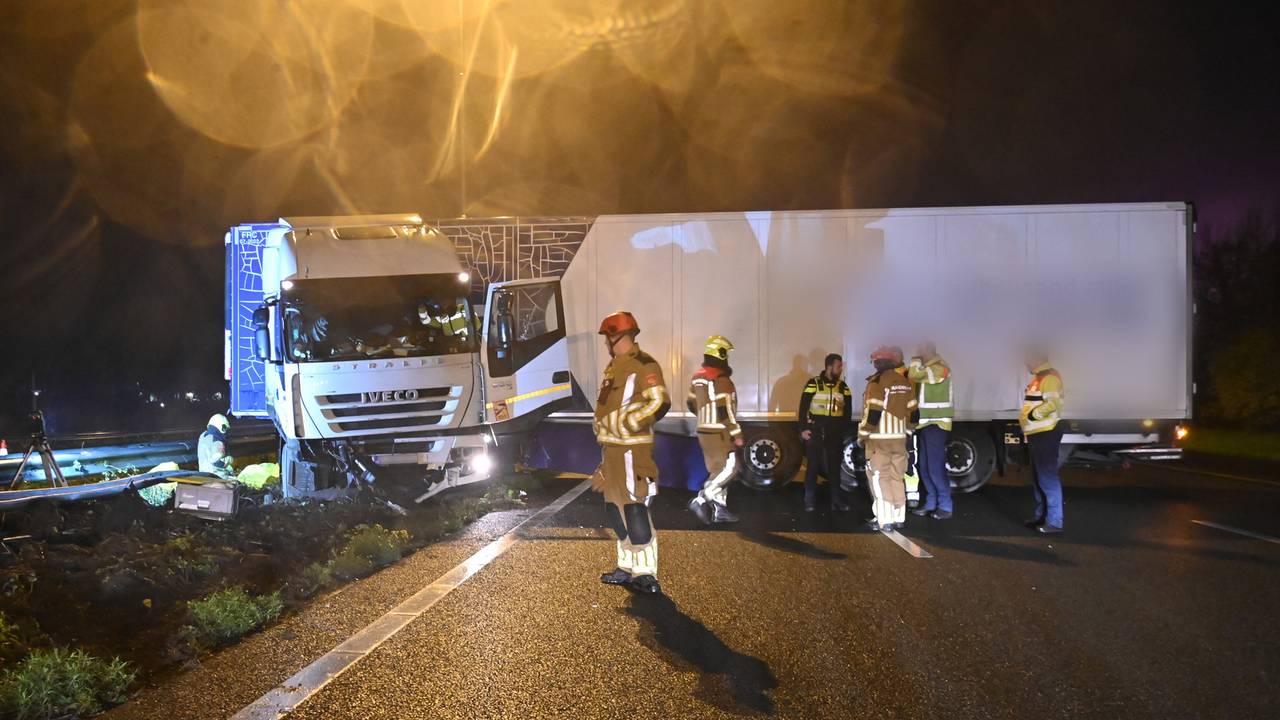 De vrachtwagen schaarde rond kwart voor drie 's nachts (foto: Perry Roovers/SQ Vision).