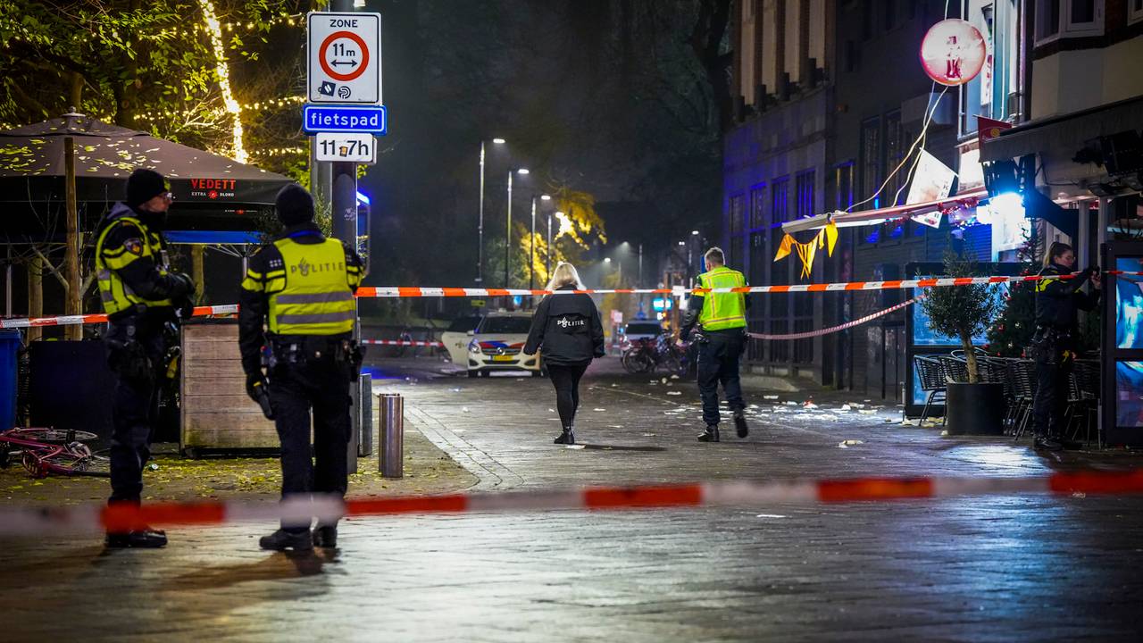 Politie doet onderzoek (foto: SQ Vision).