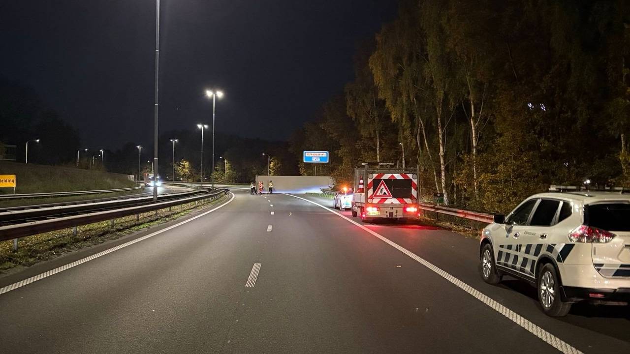 De A58 is bij Roosendaal in de richting van Breda voorlopig dicht (foto: Rijkswaterstaat).