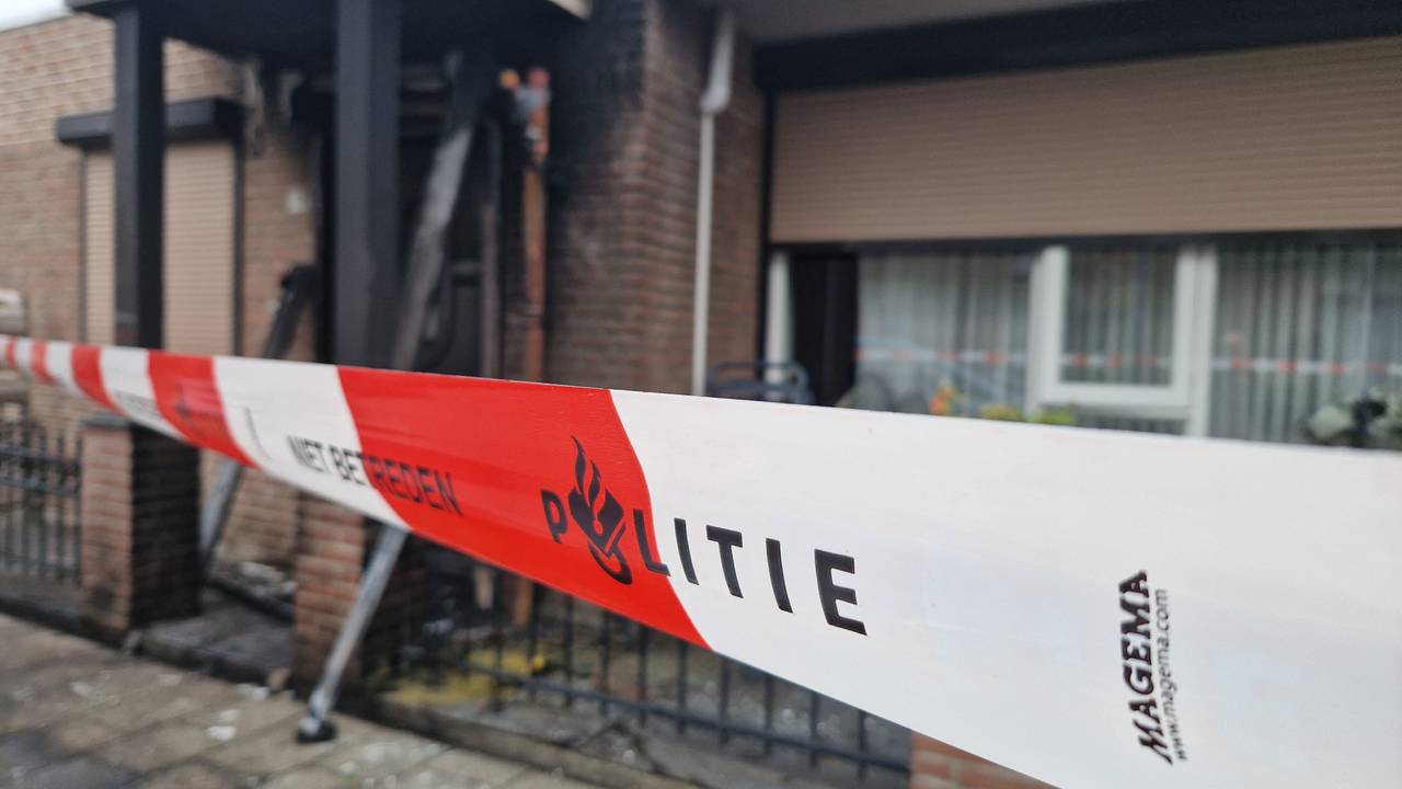 Het huis aan de Rijnlaan in Helmond waar de brand was (foto: Noël van Hooft).