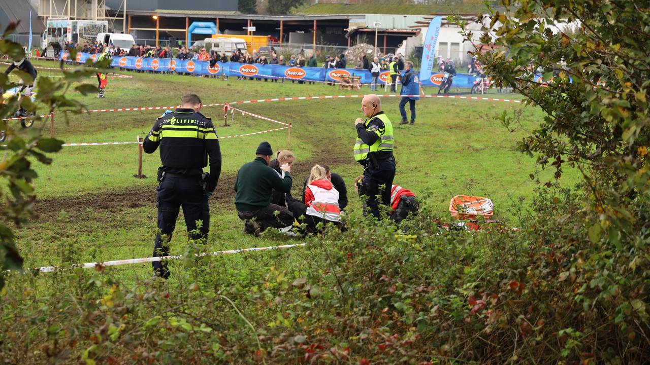 De jongen viel in Handel ongelukkig van zijn motor (foto: Kevin Kanters/SQ Vision).