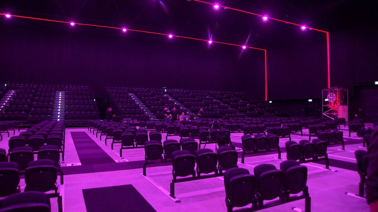 In de theaterzaal van de Brabanthallen kunnen 1000 bezoekers.