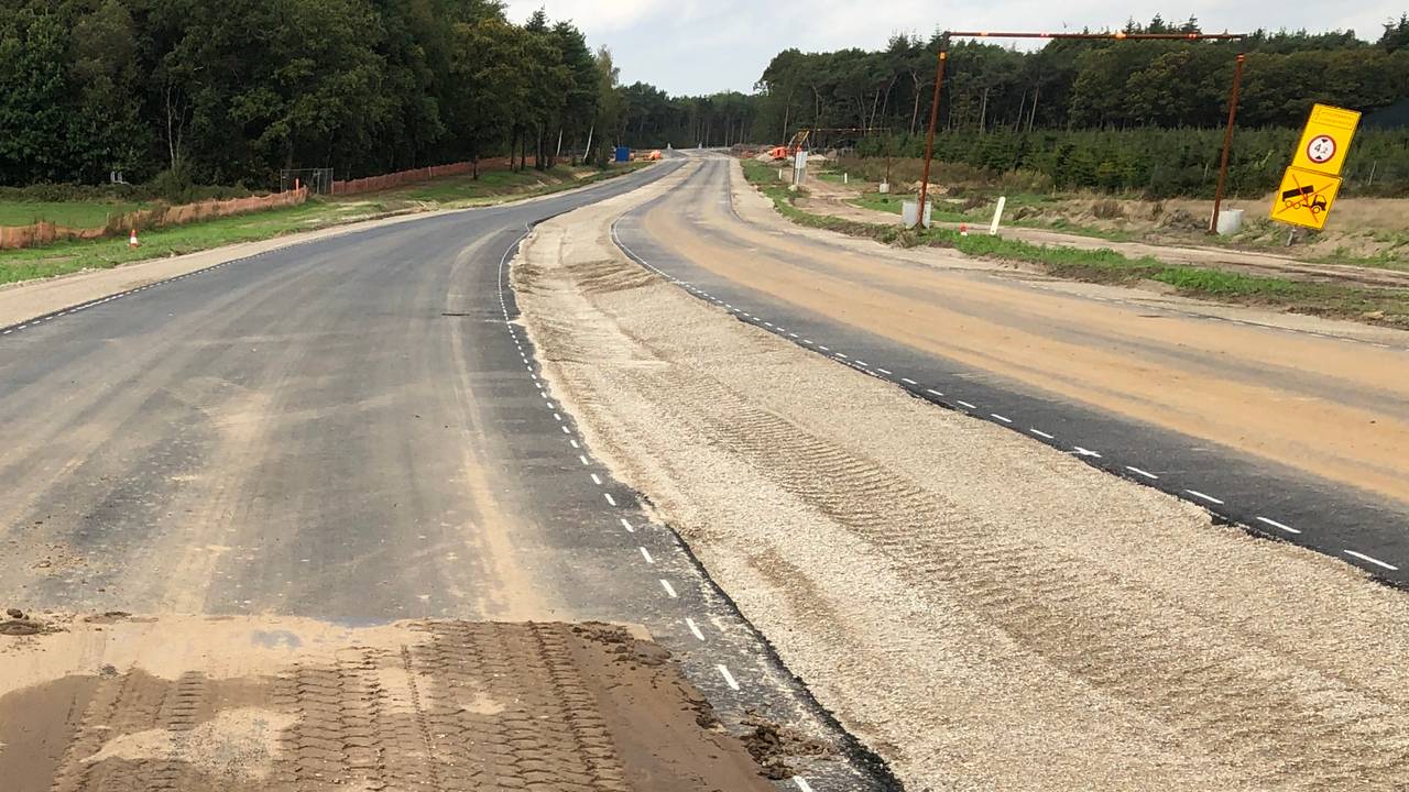 De nieuwe N69 is voor de helft klaar.