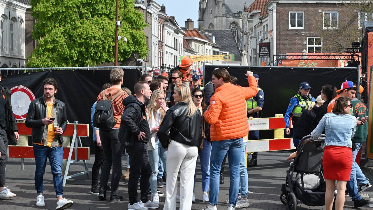 De aanleiding voor de vechtpartij: de Bredase binnenstad is afgesloten (foto: Perry Roovers/SQ Vision).