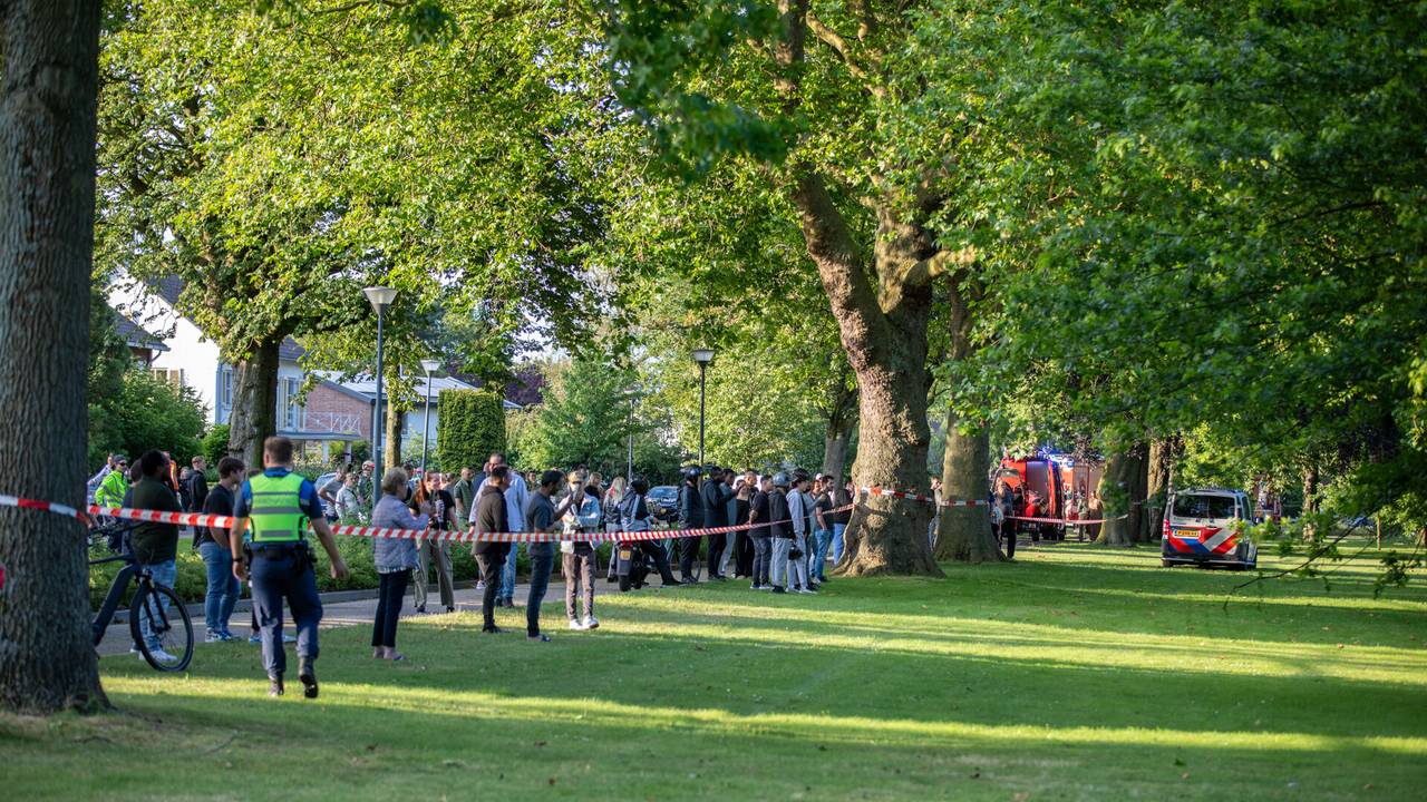 De reddingsactie trok enorm veel bekijks (foto: Christian Traets/SQ Vision).