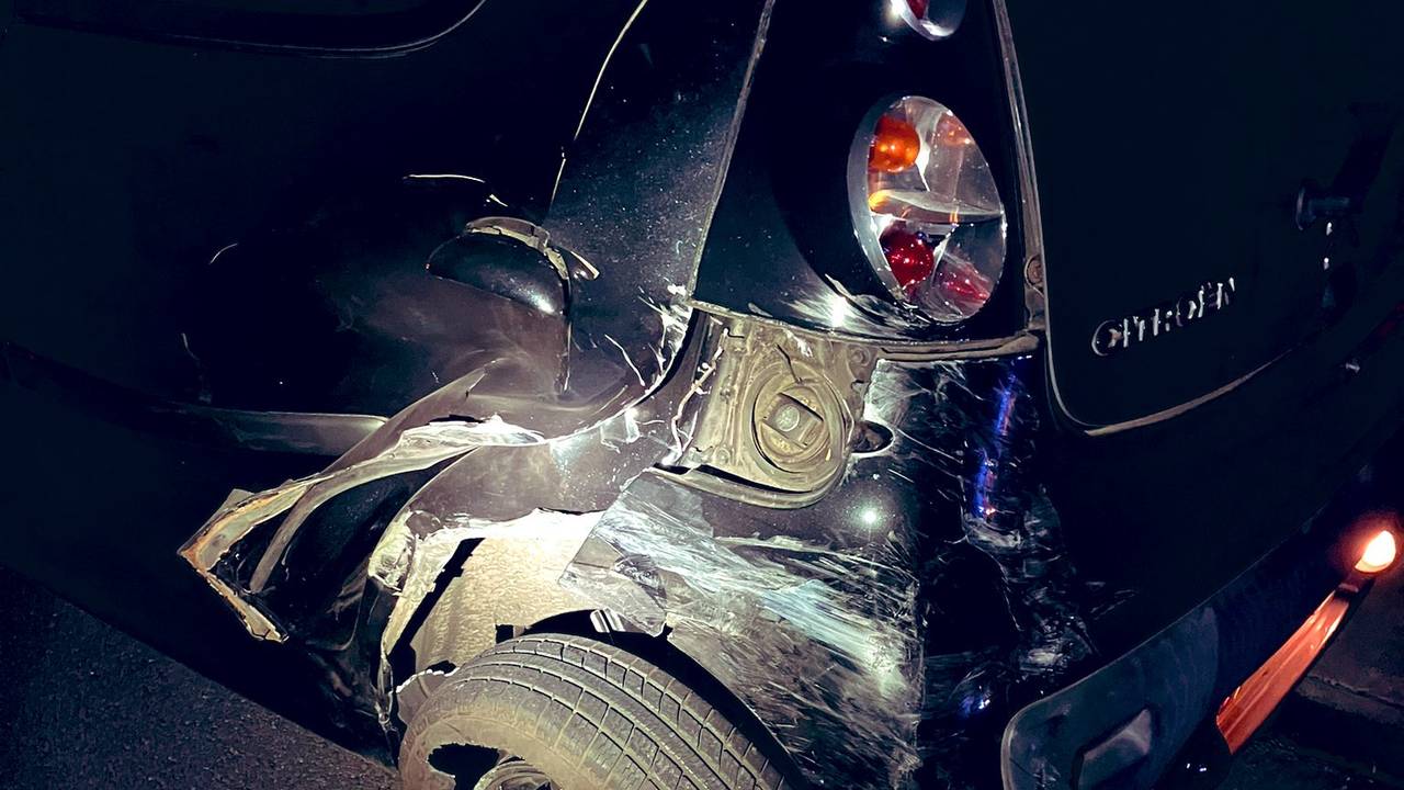 Beide auto's zijn door een bergingsbedrijf meegenomen (foto: X/Weginspecteur Robert).