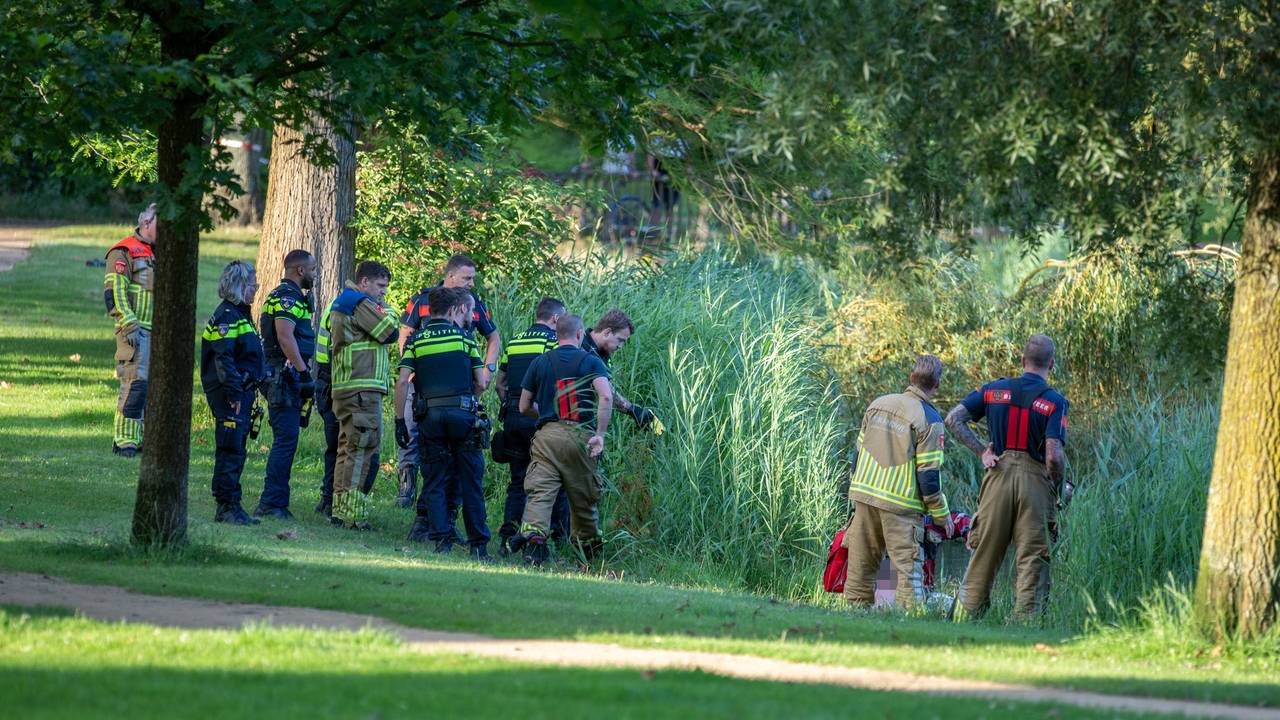 Enorme inzet na de melding 'man te water' (foto: Christian Traets/SQ Vision).