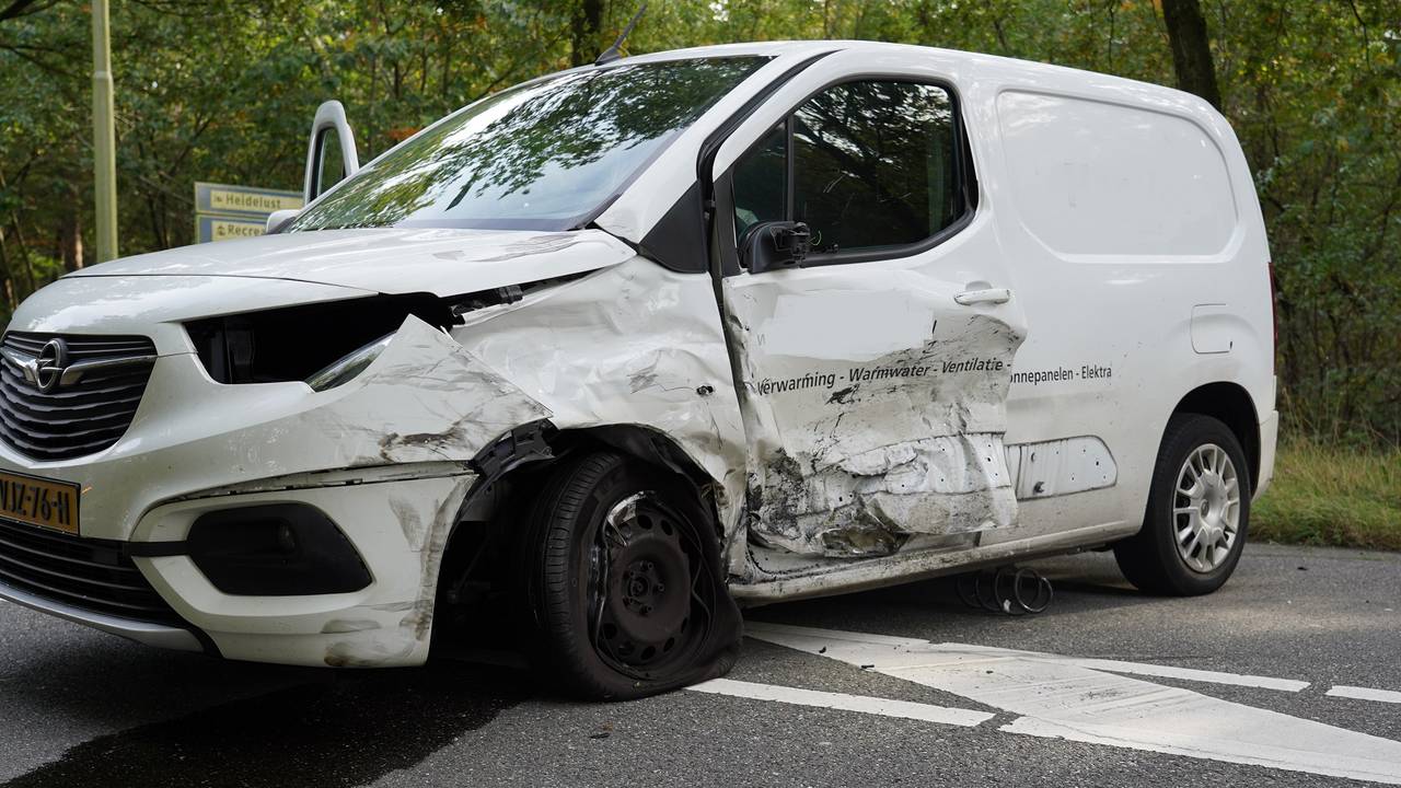 Eén van de twee wagens die bij het ongeluk betrokken waren (foto: Jeroen Stuve/SQ Vision).