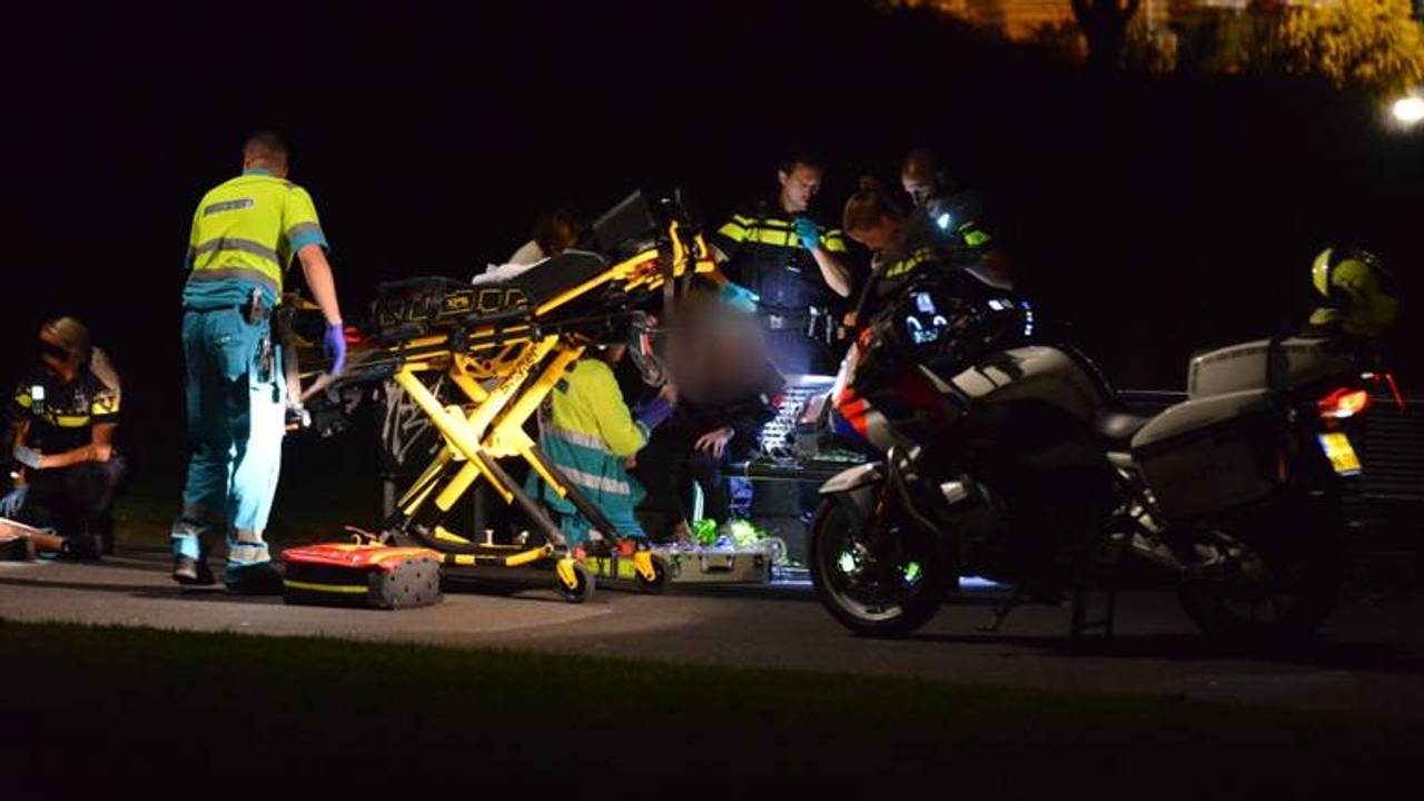 Drie jongeren raakten gewond bij de steekpartij. (Foto: Perry Roovers / SQ Vision)