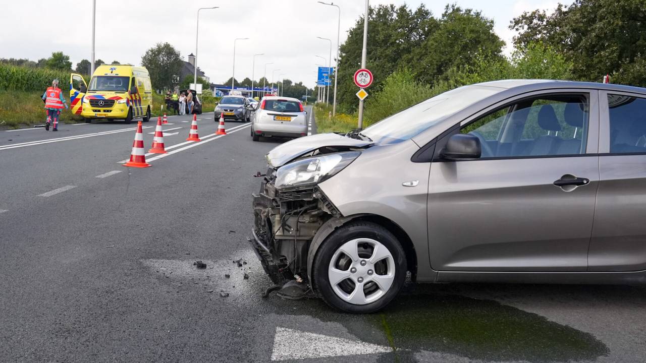 Het ongeluk gebeurde toen een van de automobilisten de Zuid-Om wilde oprijden.