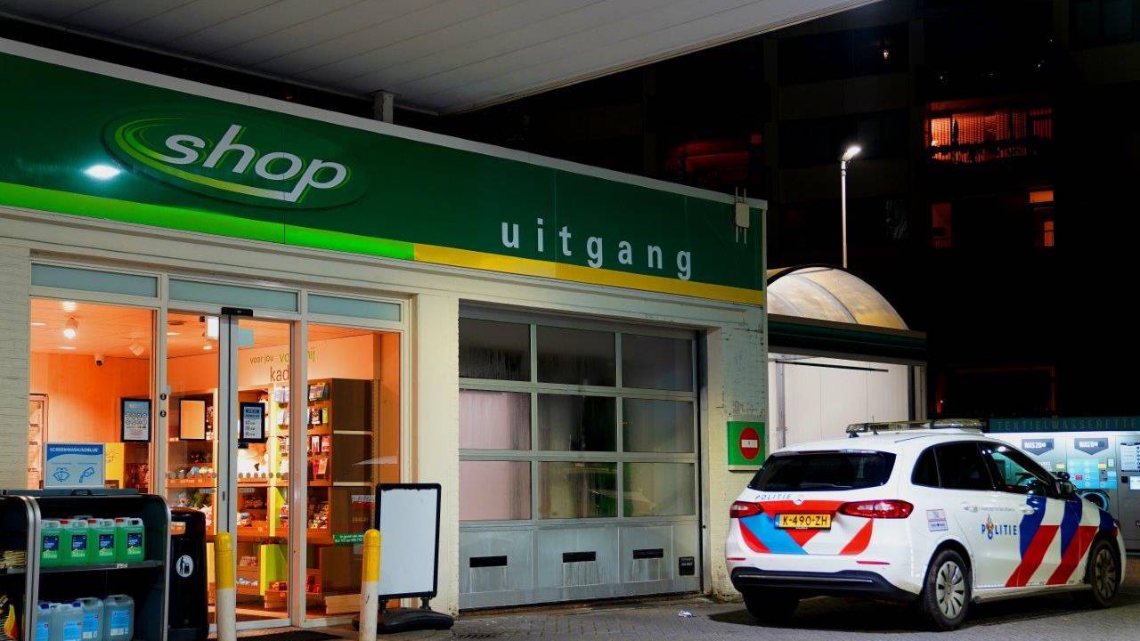 Het tankstation waar een man een overval wilde plegen (foto: Bart Meesters/Meesters Multi Media/SQ Vision).