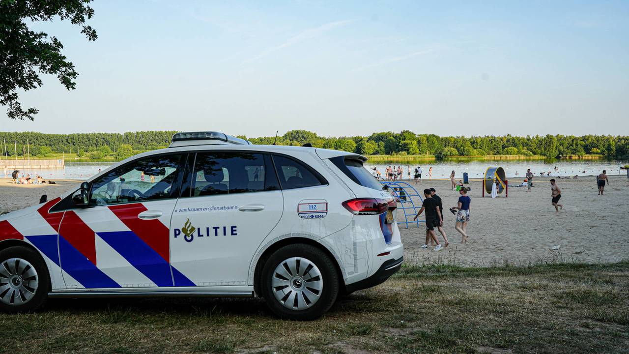 Een steekpartij op een strandje (foto: Erik Haverhals/Fotopersbureau Heitink).