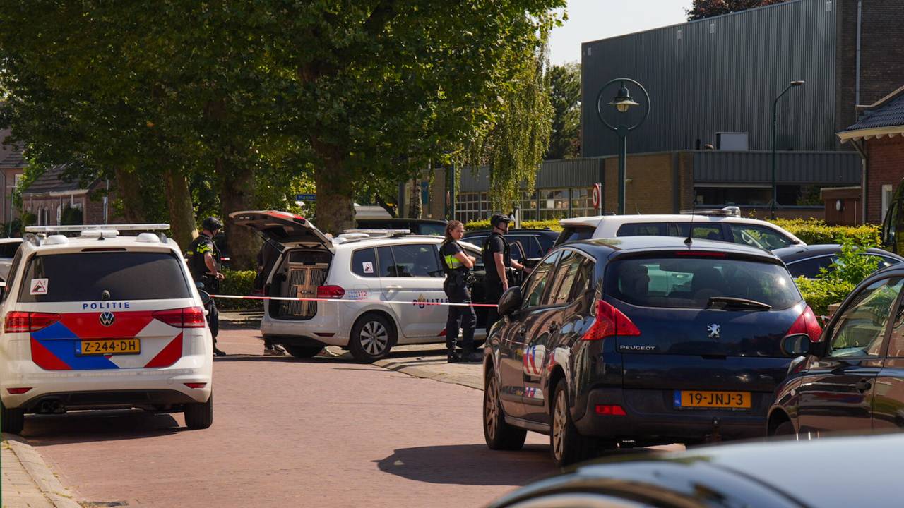 Drukte rond de Pater Vogelsstraat in Beek en Donk (foto: Harrie Grijseels/SQ Vision). 