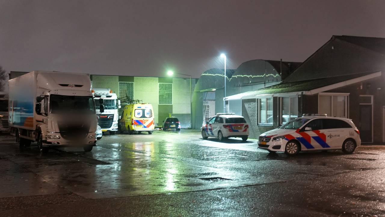 Het bedrijfspand in Oss waar iemand ernstig gewond raakte (foto: Gabor Heeres/SQ Vision Mediaprodukties).