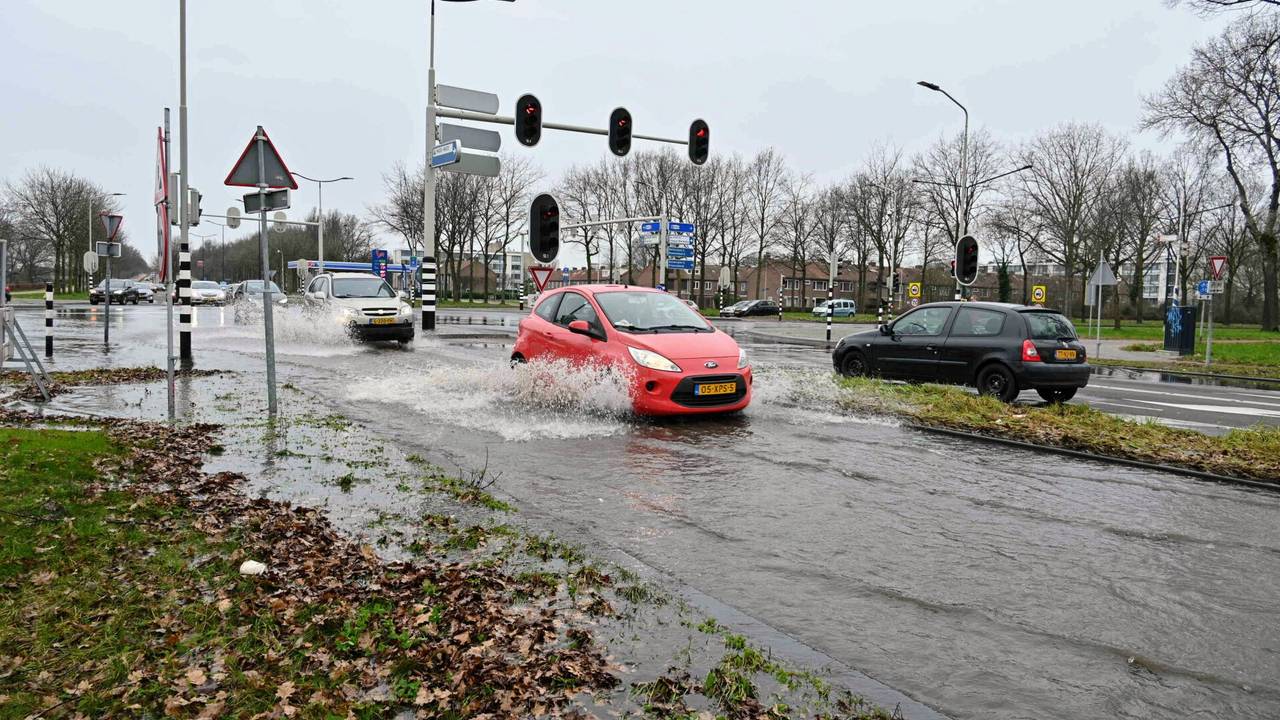 112 news: Breda water pipe burst • Cyclist injured in collision