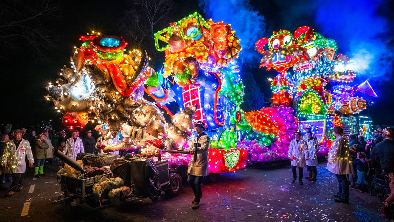 De verlichte optocht in het Knollenrijk (foto: EYE4images).