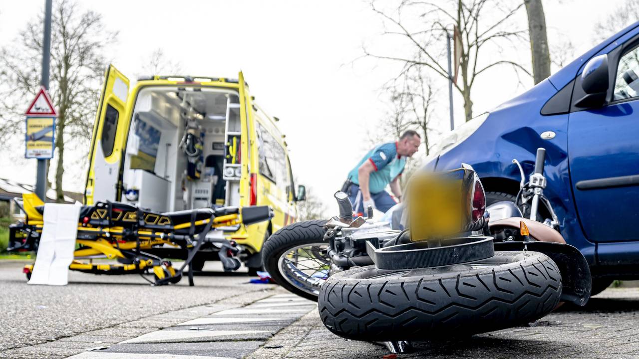 Motorrijder gewond bij ongeluk in Oosterhout (foto: Eye4images)