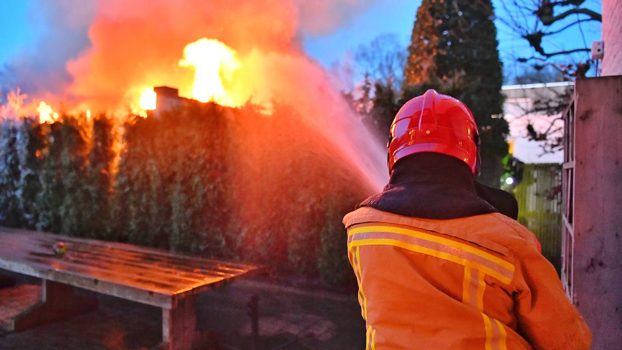 De brand was heftig (foto: Rico Vogels/SQ Vision Mediaprodukties).