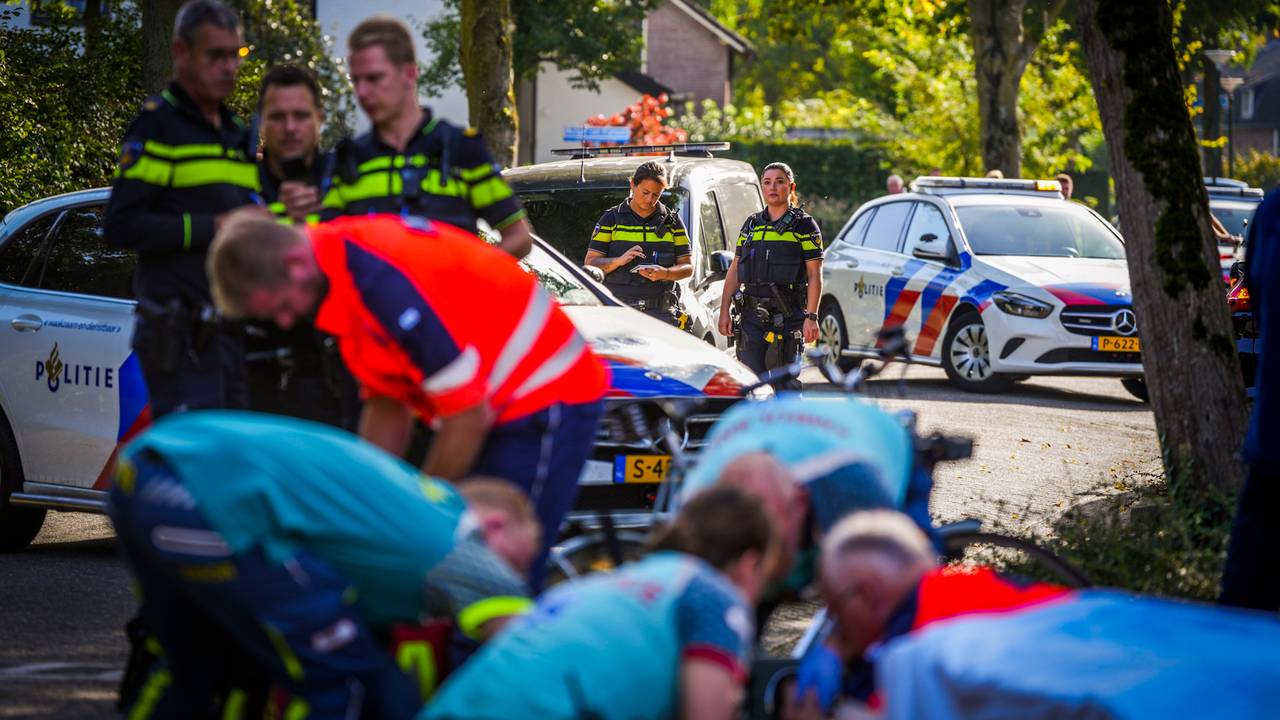 Verschillende hulpverleners werden opgeroepen na het ongeluk in Nuenen (foto: SQ Vision).
