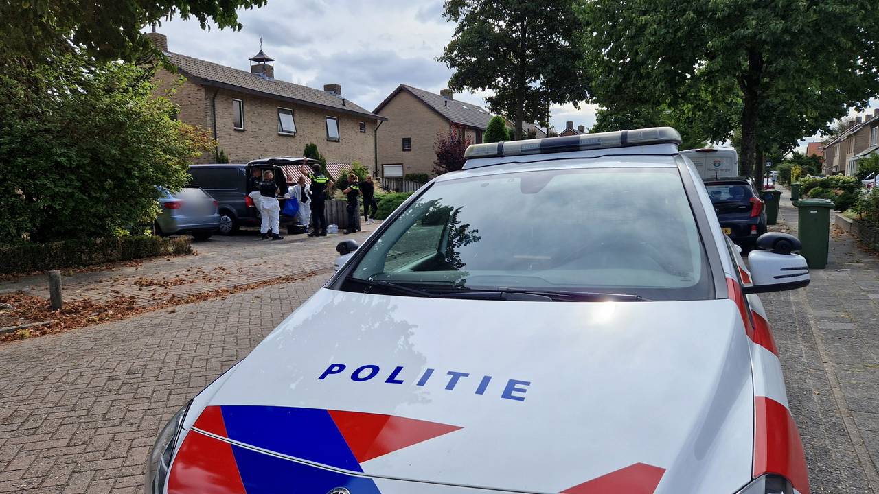 Onderzoek in het huis in Berlicum (foto: Noël van Hooft).