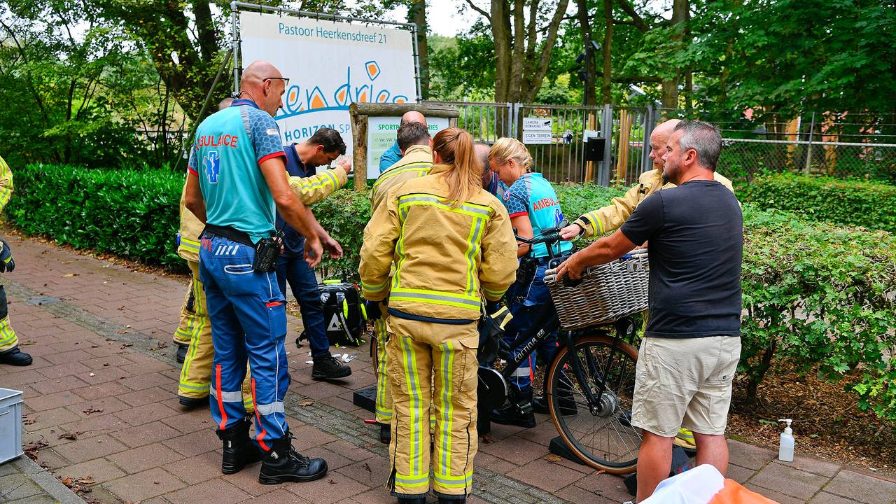Het ongeluk gebeurde op het fietspad van de Pastoor Heerkensdreef in Valkenswaard (foto: Rico Vogels/SQ Vision).