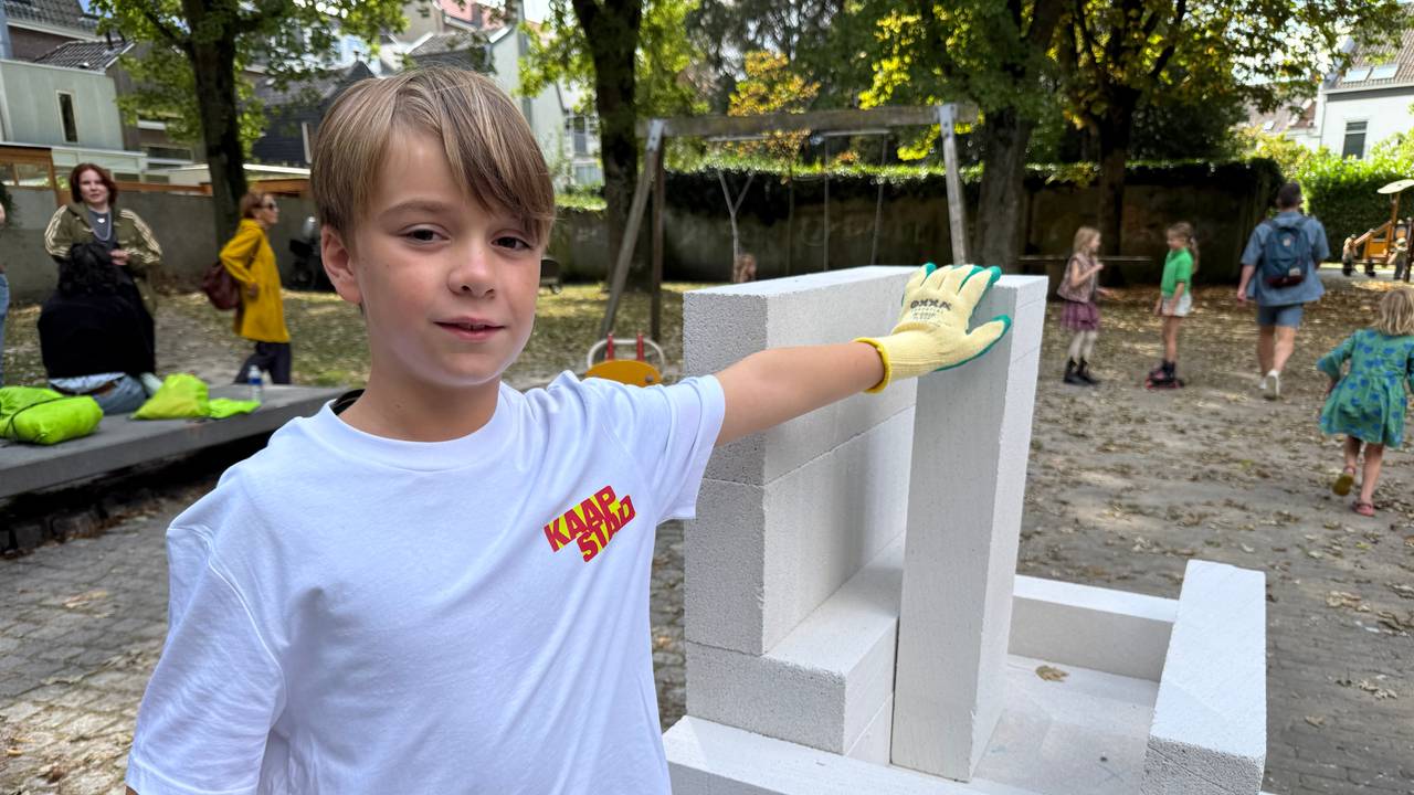 Duizenden dominostenen door het centrum van Tilburg: 'Best spannend'