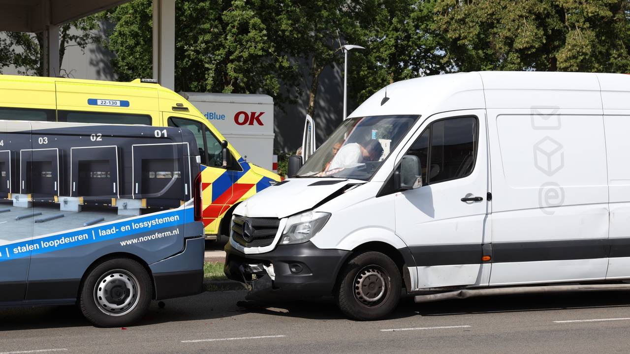 Twee van de wagens die bij het ongeluk waren betrokken (foto: Sander van Gils/SQ Vision).