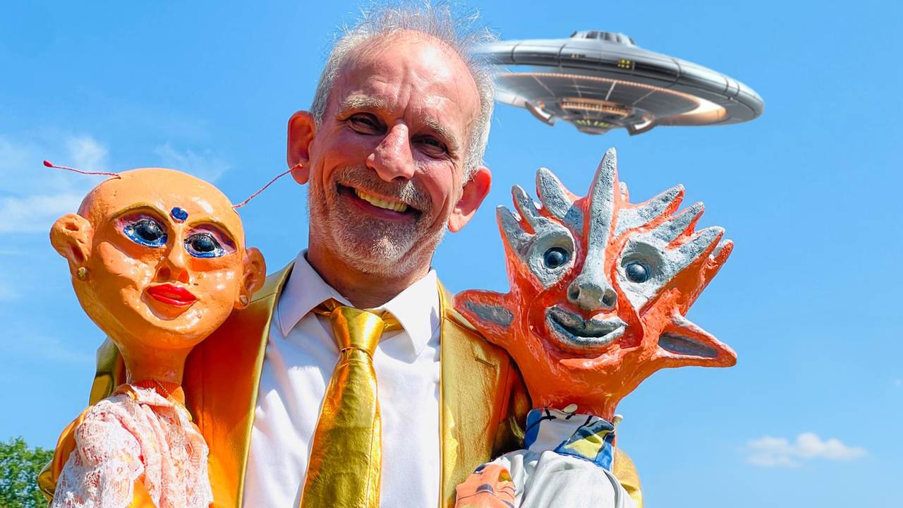 Johan heeft zijn alien - en ufomuseum geopend.