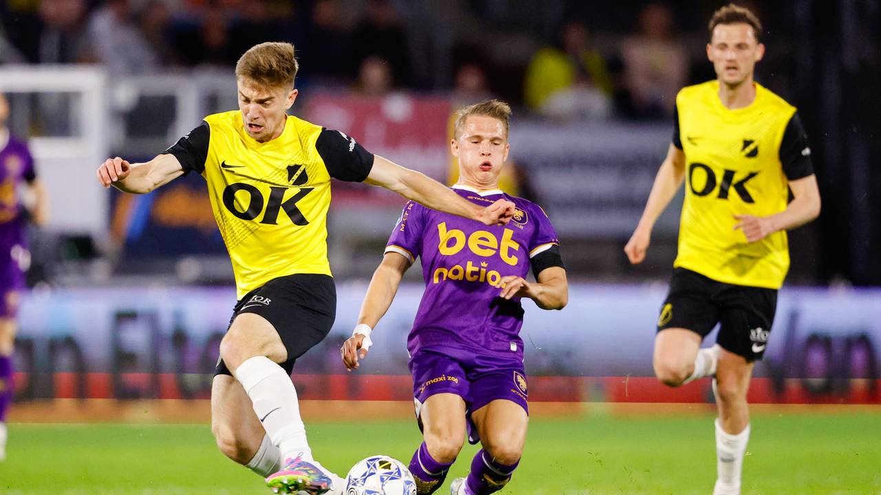 Max Balard (links) scoorde voor NAC tegen Go Ahead (foto: Orange Pictures).