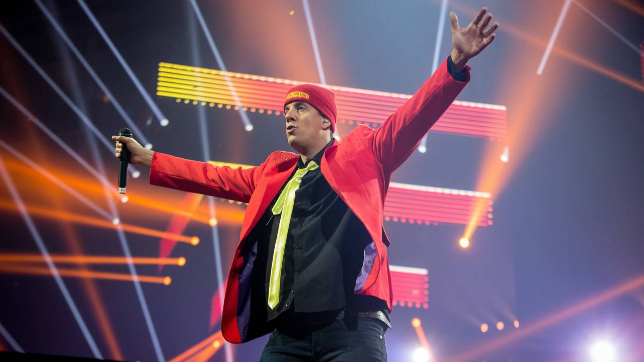 Rob Kemps tijdens een eerdere show van Snollebollekes in stadion Gelredome (foto: ANP).