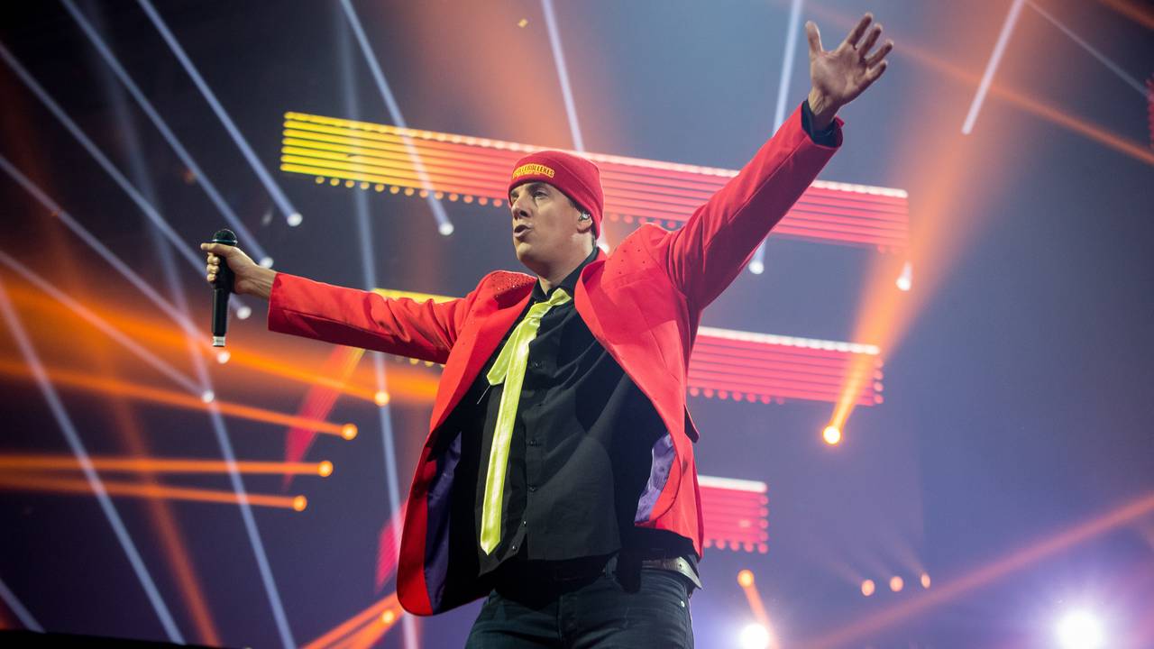 Rob Kemps tijdens een eerdere show van Snollebollekes in stadion Gelredome (foto: ANP).