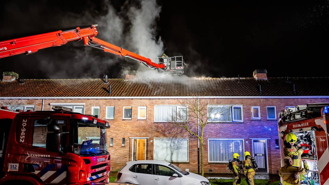 Er kwam veel rook vrij (foto: Jack Brekelmans/SQ Vision).