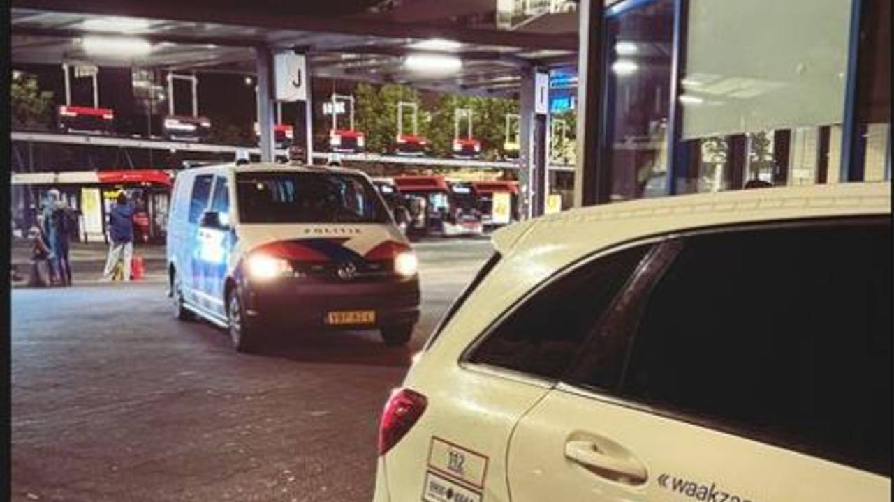 man met mes bij station • ongeluk op A58.