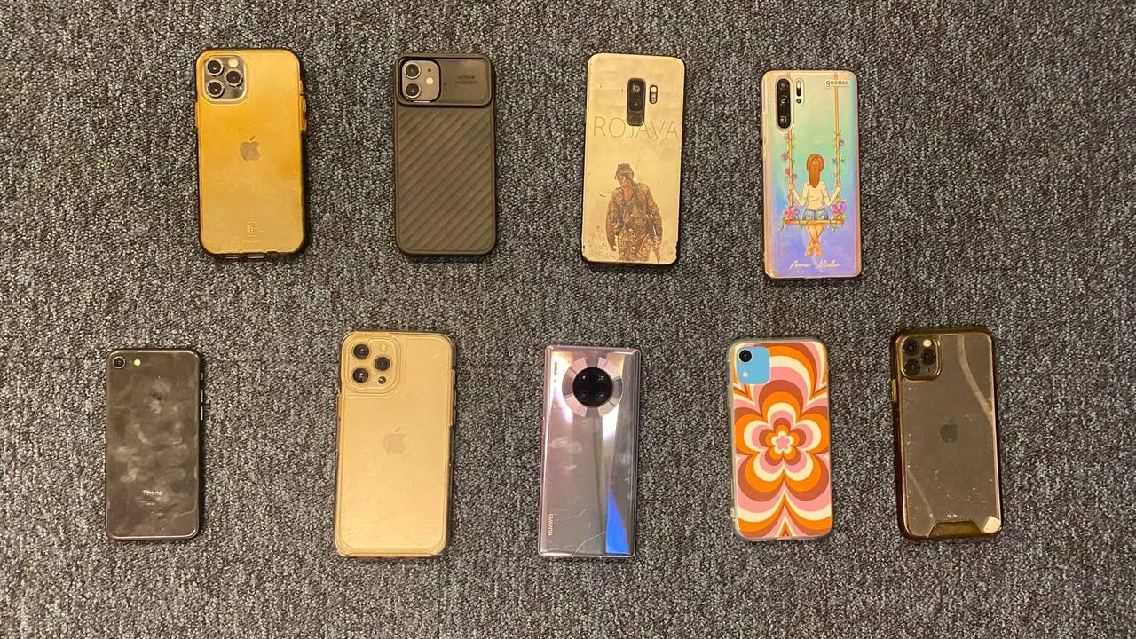 De gestolen telefoons (foto: politie Den Bosch/Facebook).