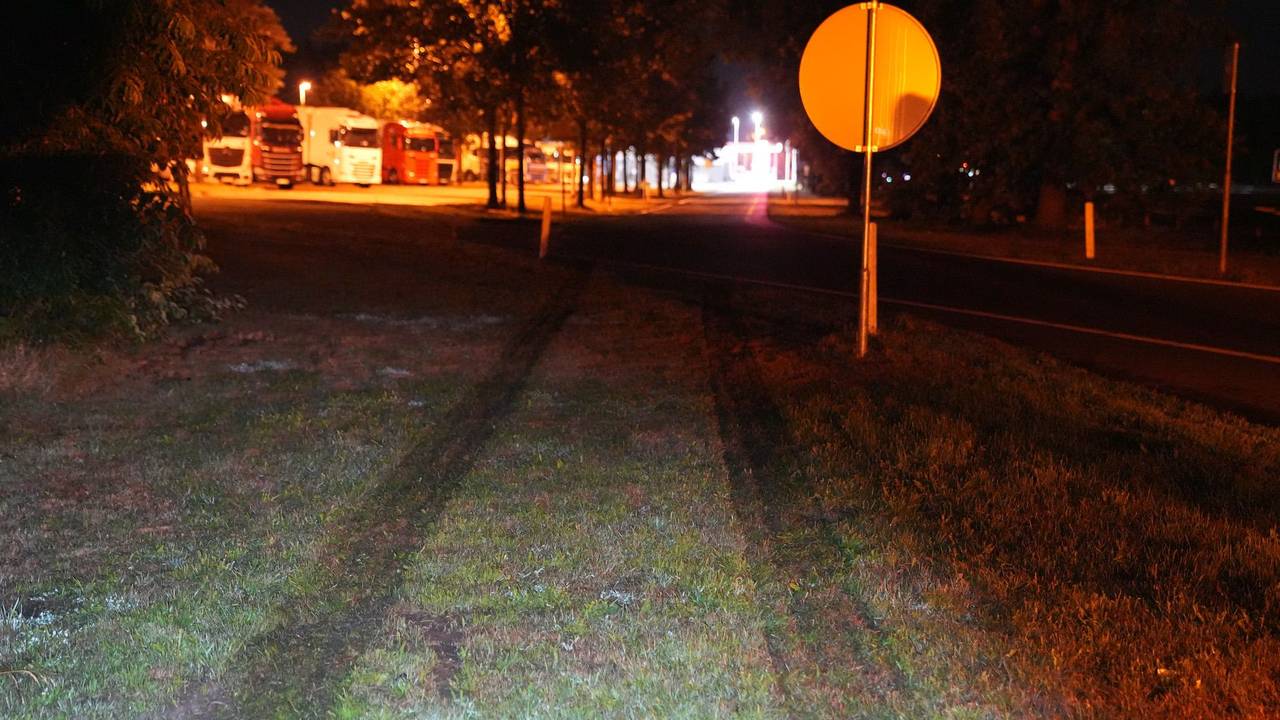 De automobilist miste de toerit (foto: WdG/SQ Vision).